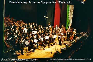 Dale Kavanagh & Herner Symphoniker; Foto: Martin Mehrung 2003; Klicken = Vergr��ern